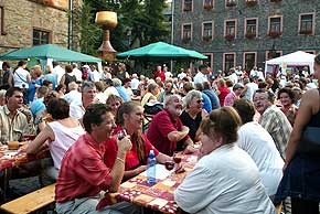 Rotweinfest Oberwesel am Rhein 2003 - Rhein-Weinfeste auf dem Marktplatz. Bilder